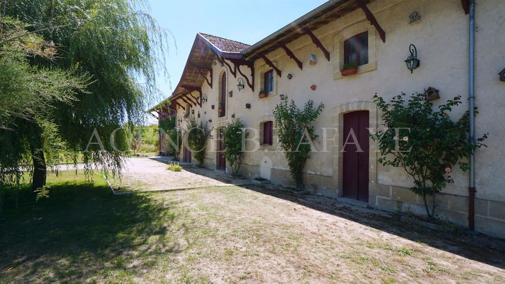 property 12 rooms for sale on BORDEAUX (33000)