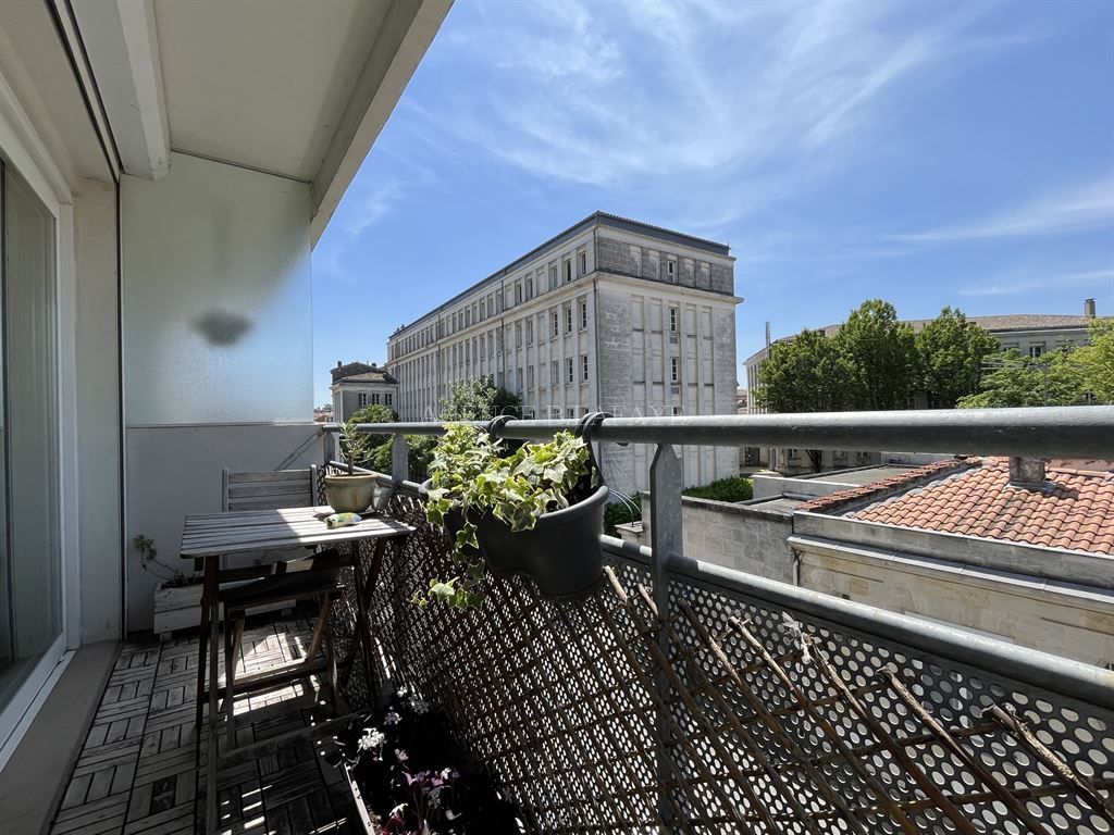 apartment 3 rooms for sale on BORDEAUX (33000)