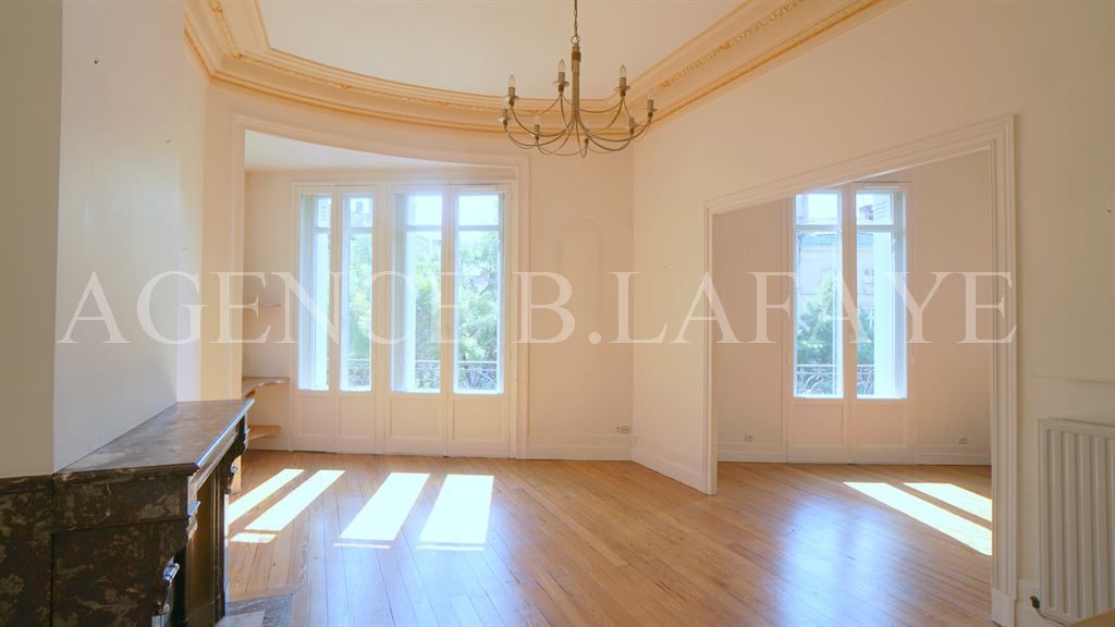 apartment 7 rooms for sale on BORDEAUX (33000)