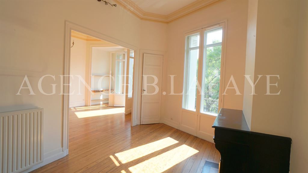 apartment 7 rooms for sale on BORDEAUX (33000)