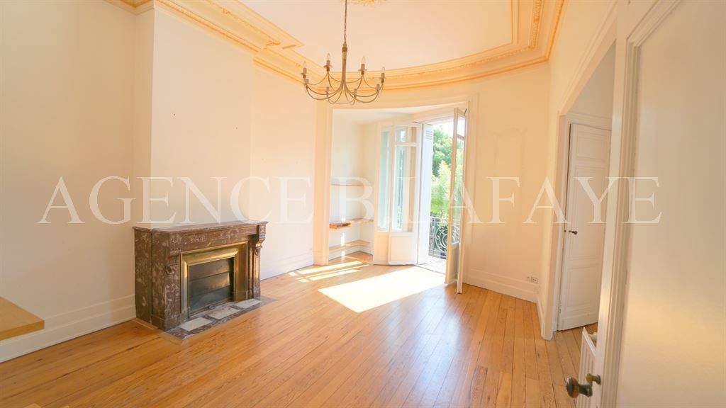 apartment 7 rooms for sale on BORDEAUX (33000)