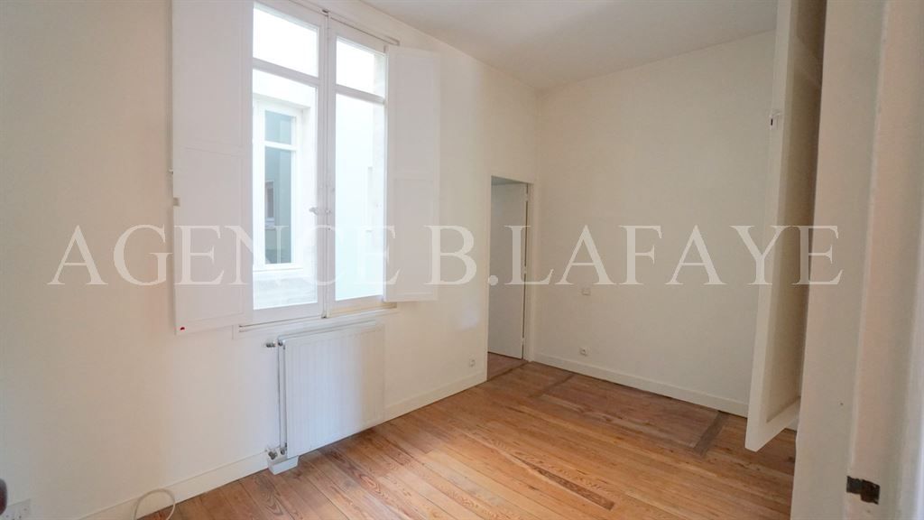 apartment 7 rooms for sale on BORDEAUX (33000)